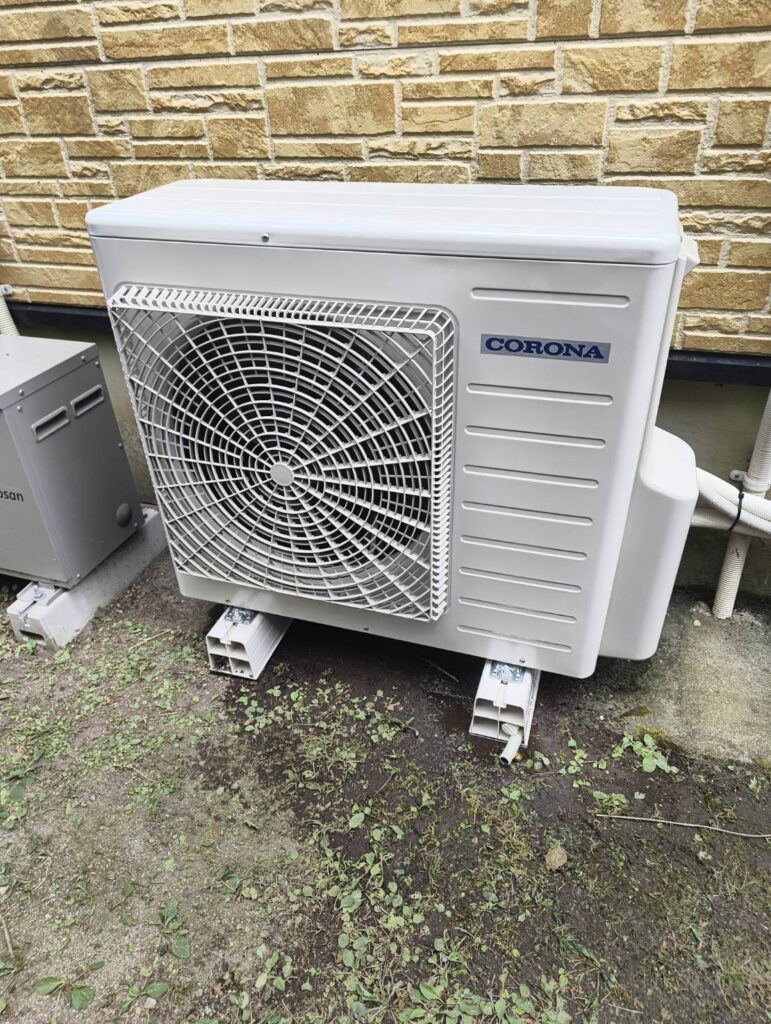 南九州市知覧町K様邸に設置したエコキュートのヒートポンプ室外機