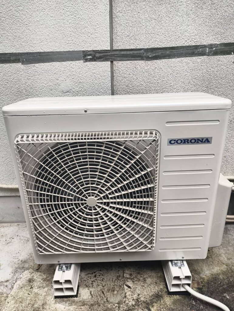 枕崎市I様邸に設置したエコキュートのヒートポンプ室外機
