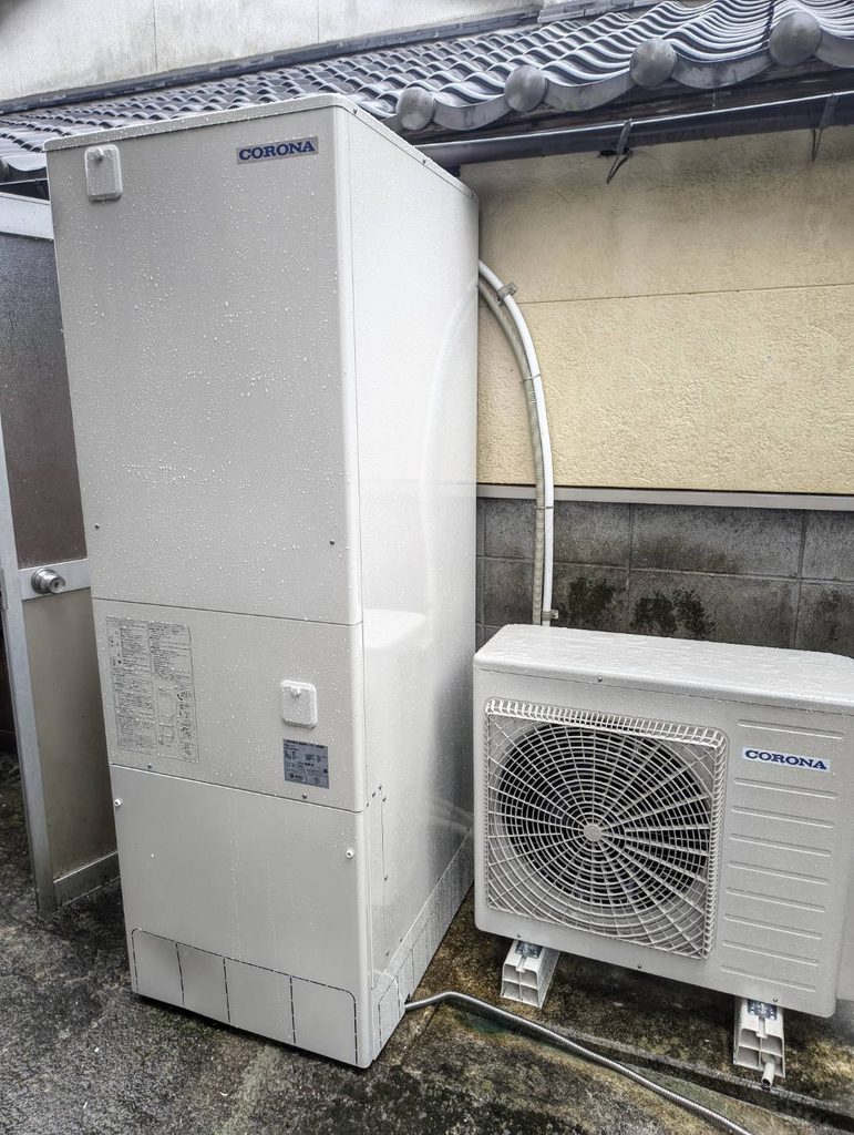 鹿児島県南九州市頴娃町N様邸に設置したエコキュートとヒートポンプ室外機