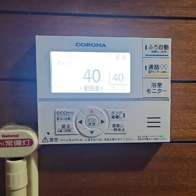 鹿児島県枕崎市B様邸の屋内に設置したエコキュート用リモコン